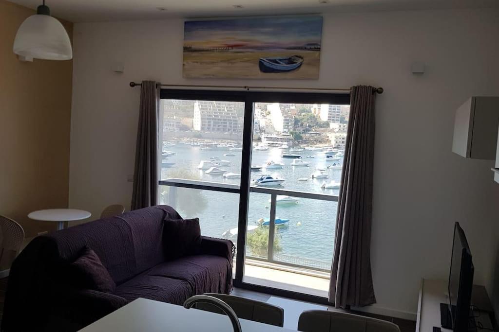 New 1 Bedroom Seafront In 2 *